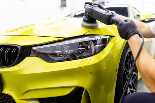 Auto-detailing-new-me-car-buffing