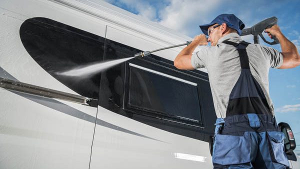 RVs-need-detailing-exterior